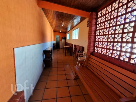Image 35 - 250010
